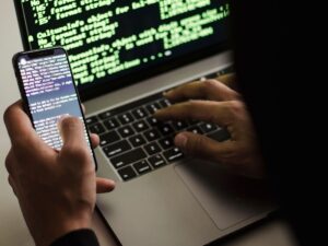 Hacker alega ter usado senhas vazadas Reprodução / Pexels