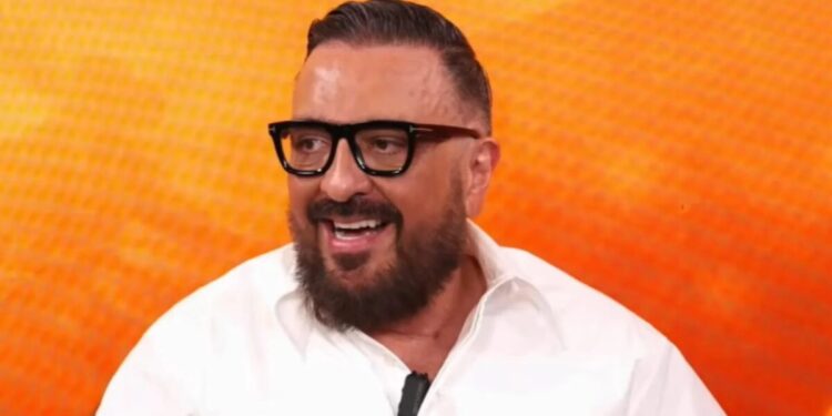 A Fazenda 18: Diretor Rodrigo Carelli revela famosa dos sonhos para o reality e dá spoiler do elenco; assista A Fazenda 18: Rodrigo Carelli revela famosa dos sonhos para o reality: “Seria muito legal” (Foto: Reprodução/ YouTube)