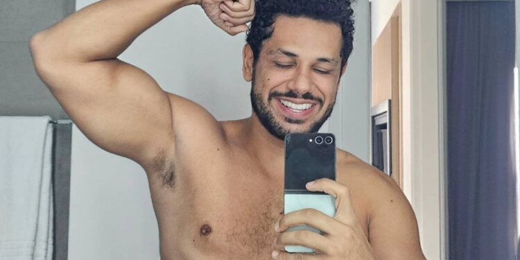 Amaury Lorenzo relembra depressão durante novela: “Me salvou”