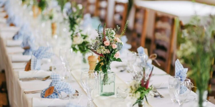 Casamento de luxo nos EUA termina com vômitos e diarreia; relatório revela o que foi encontrado nos alimentos Foto: Unsplash