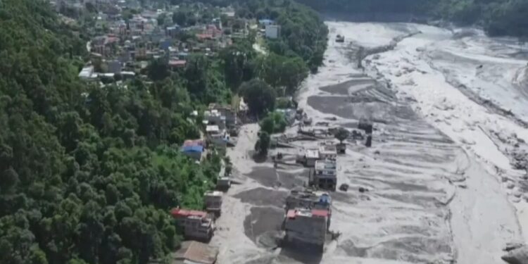 Cientistas apontam o que pode ter causado inundação que deixou centenas de mortos no Nepal Cientistas apontam o que pode ter causado inundação que deixou centenas de mortos no Nepal