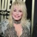 CNN dos EUA comete gafe ao noticiar morte de Dolly Parton e pede desculpas; assista CNN comete gafe ao noticiar morte de Dolly Parton e exibe foto de sósia (Foto: Getty)