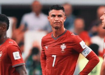 De visual novo! Cristiano Ronaldo chama atenção durante treino