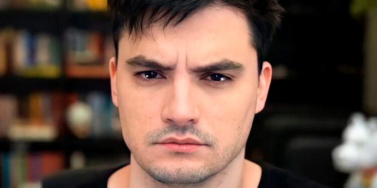 Felipe Neto pede desculpas após associar Tranca-Rua ao Diabo