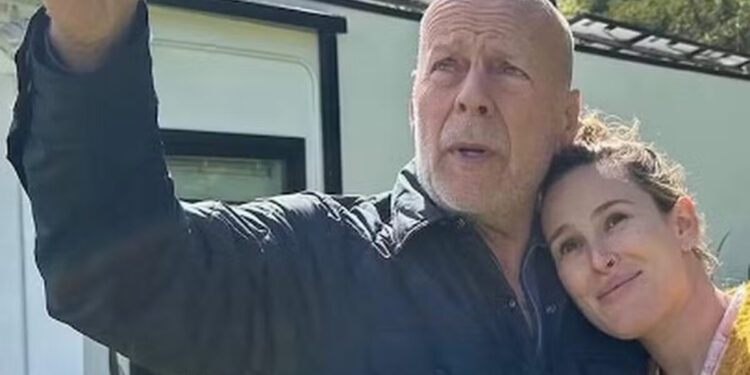 Filha de Bruce Willis desabafa sobre “dias difíceis” ao lado do pai