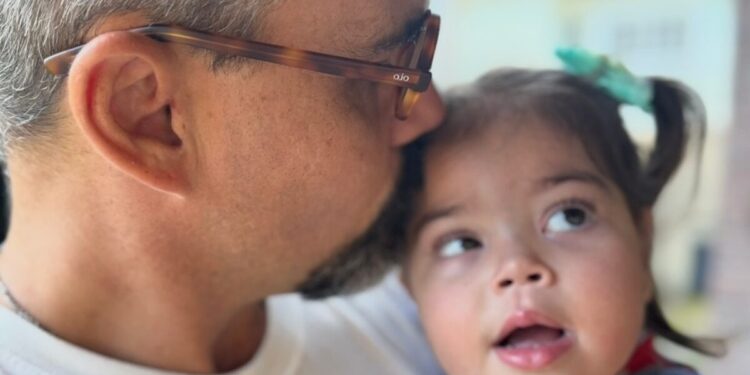 Filha de Juliano Cazarré no CTI: pediatras detalham cuidados intensivos