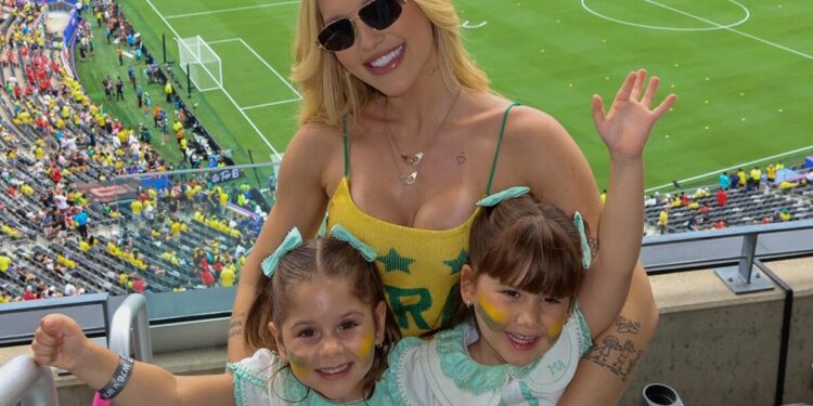 Filhas de Virginia pedem celular para “trabalhar” e influencer reage