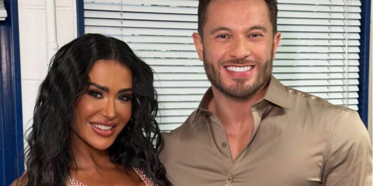Gracyanne mostra cuidado do namorado no Dança dos Famosos e se declara