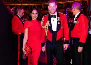 Harry e Meghan Markle vão retornar ao Reino Unido seis anos após saída da Família Real