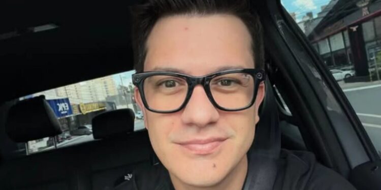Hugo, da dupla com Guilherme, fala pela 1ª vez sobre vício em apostas online e revela medida que tomou: ‘Foi minha decadência’; assista Cantor Hugo, da dupla com Guilherme, fala pela 1ª vez sobre vício em apostas online e revela medida que tomou: 'Foi minha decadência'; assista (Reprodução/Instagram)
