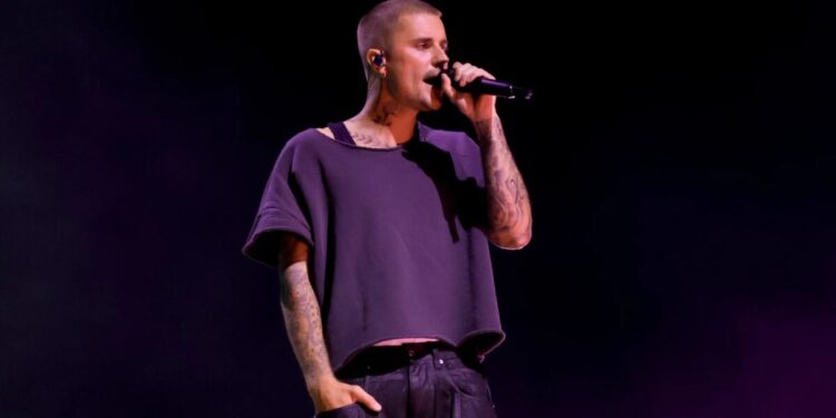 Justin Bieber aborda paparazzi em Los Angeles, surpreende com “interrogatório” e vídeo viraliza; assista Justin Bieber Getty