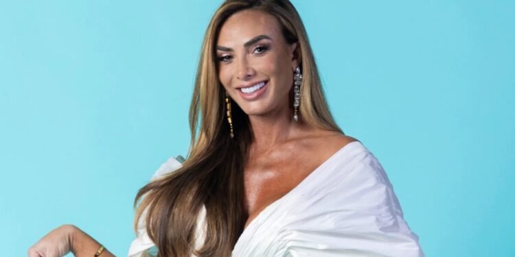 Nicole Bahls se manifesta após Escola de Samba Tradição cancelar homenagem e curtir críticas à influenciadora Nicole Bahls se manifesta após Escola de Samba Tradição cancelar homenagem e curtir críticas à influenciadora