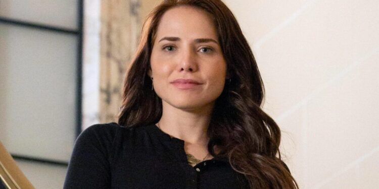 Quem Ama Cuida: Adriana dá cartada decisiva contra os Brandão após plano estratégico para derrubar rival Quem Ama Cuida: Adriana dá cartada decisiva contra os Brandão após plano estratégico para derrubar rival