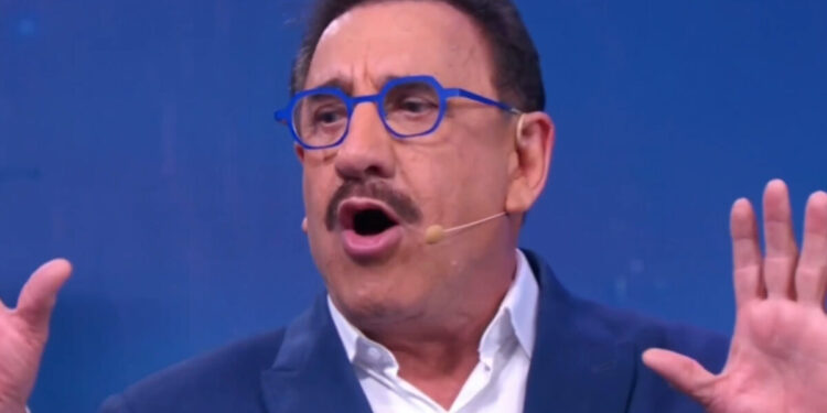 Ratinho rebate críticas e diz que “não pode brincar mais” na televisão