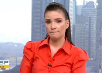 Sabina Simonato se emociona ao vivo no ‘Bom Dia SP’ por acidente fatal de família conhecida Sabina Simonato se emociona ao vivo no 'Bom Dia SP' por acidente fatal de família conhecida (Reprodução/TV Globo)