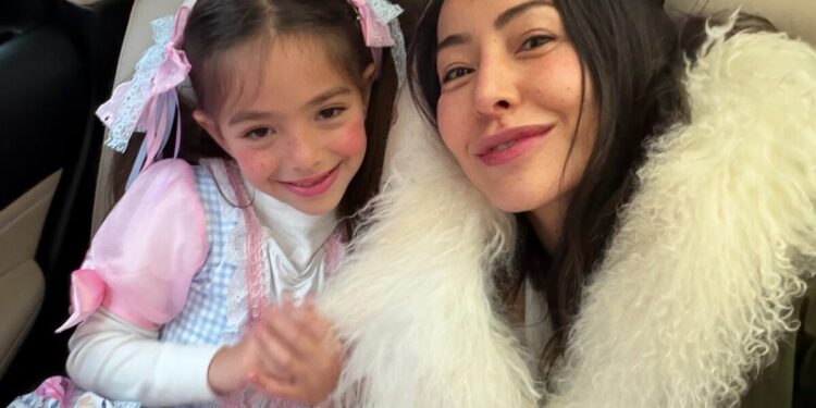 Sabrina Sato mostra reação de Zoe aos nomes do irmão: "É feio"