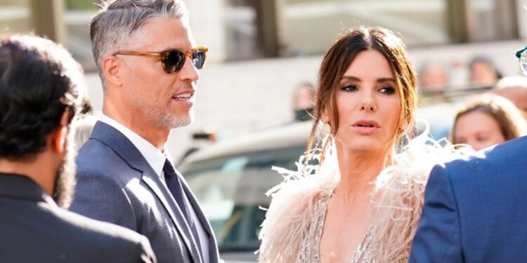Sandra Bullock abre o jogo sobre como os filhos lidaram com o diagnóstico de ELA de seu parceiro, Bryan Randall Sandra Bullock quebra o silêncio sobre morte do companheiro após três anos e relembra fase "traumática" (Foto: Getty)