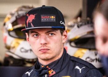 Verstappen define futuro na Fórmula 1 após meses de incerteza