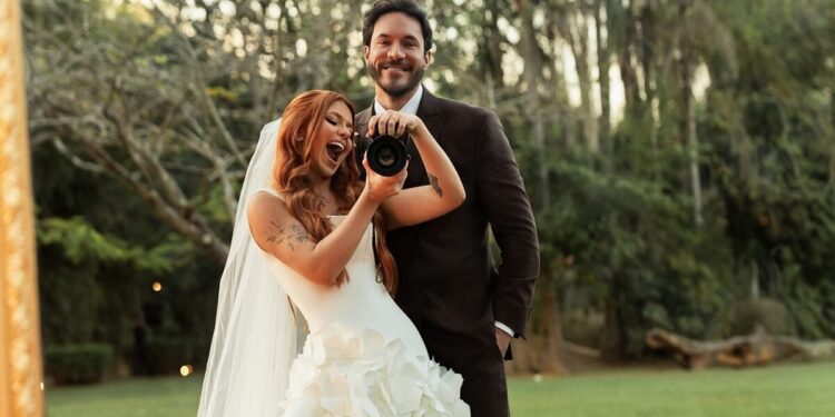 Viih Tube revela que Eliezer adotou seu sobrenome após casamento