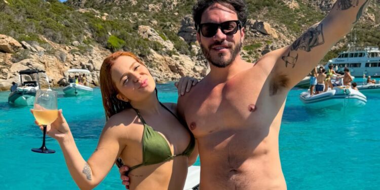 Viih Tube surpreende com reação a vídeo de beijão ávido com Eliezer, que acabou criticado nas redes; assista Viih Tube surpreende com reação a vídeo de beijão ávido com Eliezer, que acabou criticado nas redes; assista