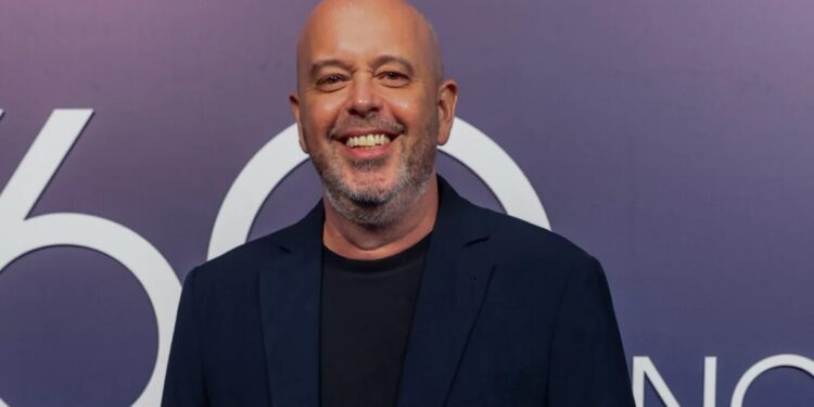 Alex Escobar atualiza estado de saúde após cirurgia para retirada de tumor e fala sobre retorno à TV Alex Escobar deixou a cobertura da Copa do Mundo. (Foto/Reprodução/Globo/ Leo Rosario