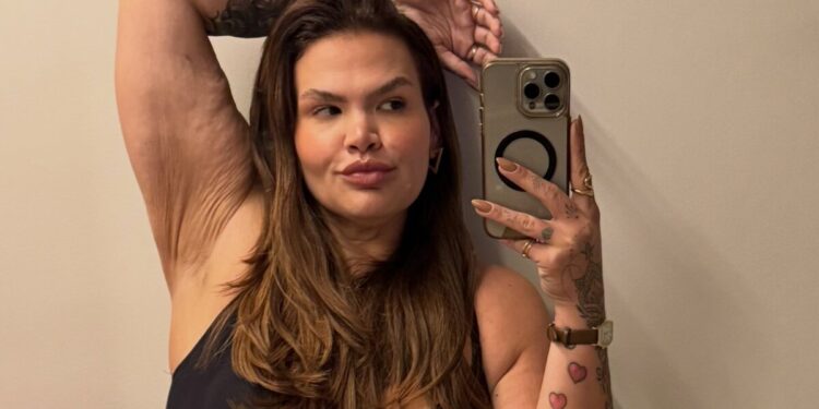 "Amada como nunca fui", diz Thais Carla sobre novo affair