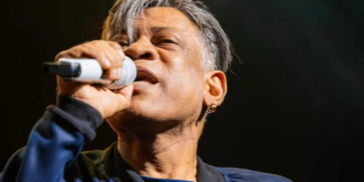 Calcinha Preta lamenta a morte de Rogério Valença, ex-vocalista da banda