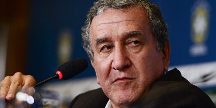 Carlos Alberto Parreira vai continuar tratamento em casa após alta médica
