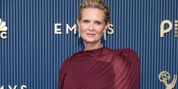 Cynthia Nixon surpreende com revelação sobre roupas que guardou de ‘Sex and the City’ Cynthia Nixon revela que guarda parte do figurino de Miranda de "Sex and the City" (Foto: Getty)