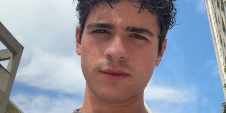 Delegacia abre investigação sobre a homofobia contra João Victor Gonçalves