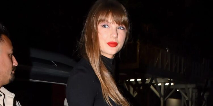 Detalhe misterioso em site de Taylor Swift agita fãs e levanta teoria sobre novo lançamento Fãs de Taylor Swift levantaram suspeitas de novo álbum (Foto: Getty)