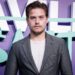 Dylan Sprouse chama trabalho como ator mirim de “trabalho infantil” e expõe consequências emocionais (Foto: Getty)