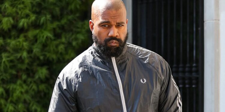 Ex-funcionário de Kanye West diz ter sido demitido por usar dreads e pede indenização milionária; rapper se pronuncia Ex-funcionário de Kanye West diz ter sido demitido por usar dreads e pede indenização milionária; rapper se pronuncia