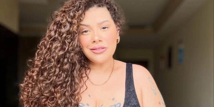 Ex-The Voice Aila Menezes mostra resultado de cirurgia plástica após perder 90 kg; veja Ex-The Voice Aila Menezes mostra resultado de cirurgia plástica após perder 90 kg; veja