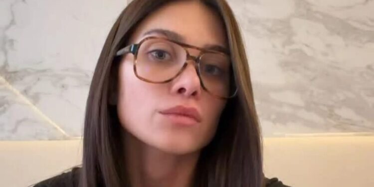 Flavia Pavanelli leva pontos após acidente com box e faz alerta: “Passou muito perto de uma artéria”; assista (Foto: Reprodução/ Instagram)