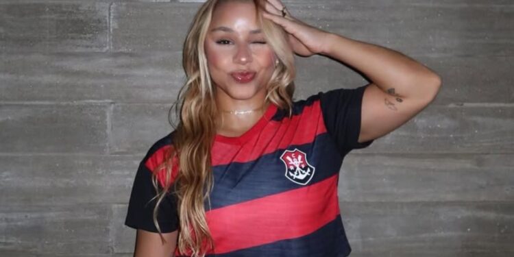 Fotos: em meio a rumores de romance, Flavia Saraiva se declara para goleiro