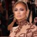 Jennifer Lopez presa? Foto de prisão de mulher viraliza por semelhança impressionante com a cantora; veja Jennifer Lopez consola influenciador após término e compartilha conselho baseado na própria experiência: “Você vai ficar bem” (Foto: Getty)