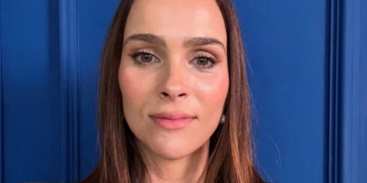 Letícia Cazarré relata complicações com filha internada na UTI: "Desabei"