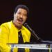 Lionel Richie é internado em UTI após passar mal em show nos EUA, diz TMZ Lionel Richie é internado em UTI após passar mal em show nos EUA, diz TMZ