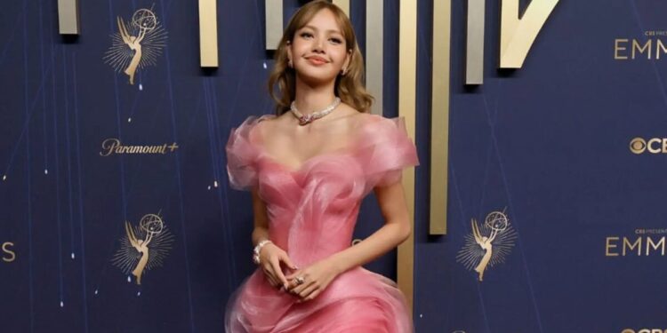 Lisa conta por que escondeu relacionamentos e revela música inspirada em romance secreto Lisa, do BLACKPINK, revela motivo para ter escondido relacionamentos (Foto: Getty)