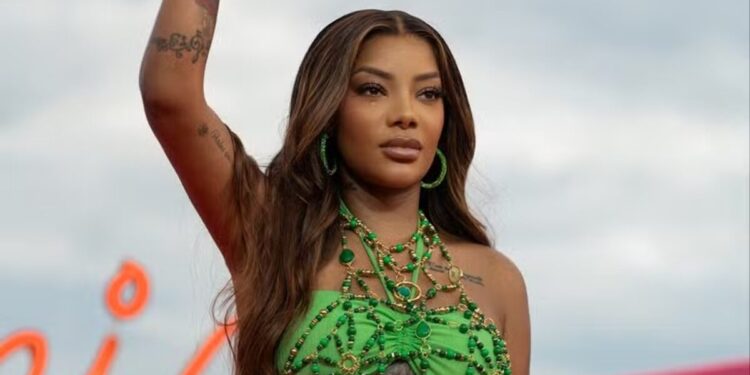 Ludmilla processa Latam após cancelamento de voo e gasto de R$ 32 mil