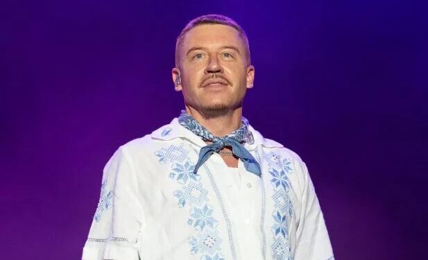 Macklemore anuncia decisão após deixar turnê de Ed Sheeran e convoca empresário apontado como responsável BUDAPEST, HUNGARY - AUGUST 14: Macklemore performs at Sziget Festival 2023 on August 14, 2023 in Budapest, Hungary. (Photo by Joseph Okpako/WireImage)