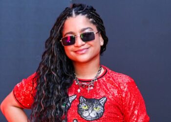 Milena denuncia racismo de segurança em estande no Rock in Rio e desabafa: “Pela nossa própria raça”; assista Milena denuncia racismo de segurança em estande no Rock in Rio e desabafa: “Pela nossa própria raça”; assista