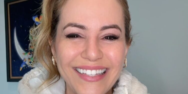 Musa do Carnaval tem nervo facial afetado após retirada de tumor na tiroide