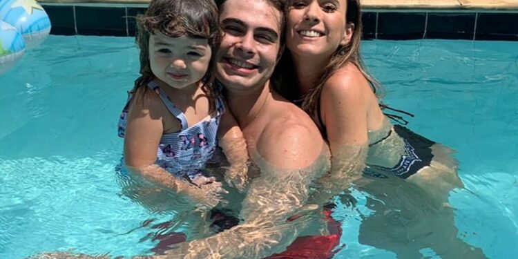 "O mundo é perigoso", diz Raffa Vitti sobre preservar a filha na internet