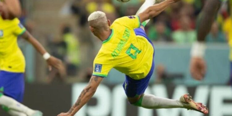 Richarlison negocia com time turco e pode ser companheiro de Salah, ex-Liverpool