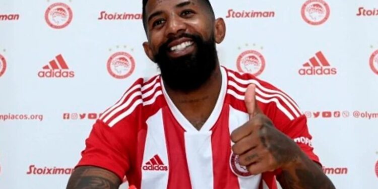 Santos encaminha retorno de Rodinei ao Brasil e espera definição de clube grego