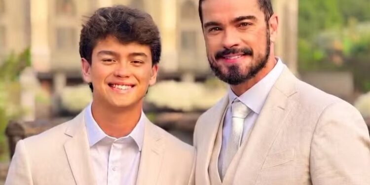 Sidney Sampaio posa com filho mais velho após contar que será pai novamente