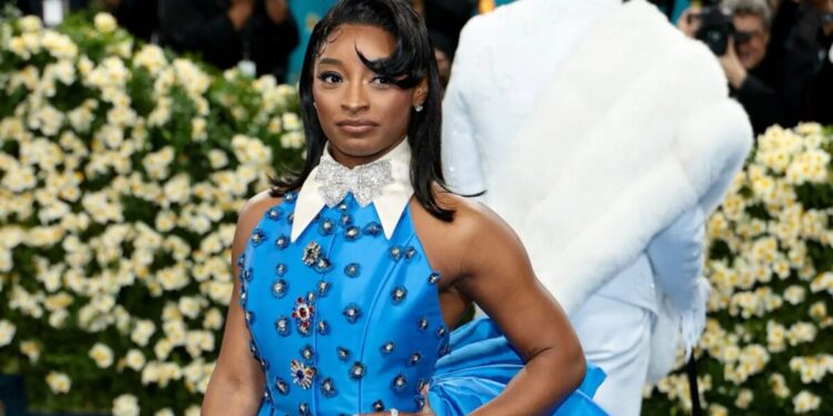 Simone Biles revela susto após ter casa invadida por homens mascarados e carro de luxo roubado; assista Simone Biles revela que teve carro roubado após três homens invadirem sua casa; assista! (Foto: Getty)