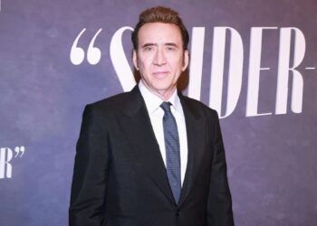 Vídeo: Mansão de Nicolas Cage, avaliada em R$ 53 milhões, quase é engolida por cratera; imagens impressionam Vídeo: Mansão de Nicolas Cage avaliada em R$ 53 milhões quase desaba após cratera se abrir na entrada (Foto: Getty)